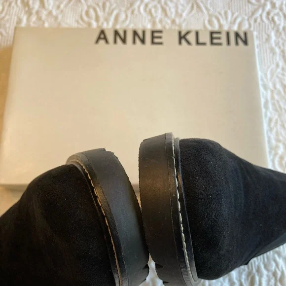 New In Box Anne Klein Suede Shoes - Picture 6 of 16
